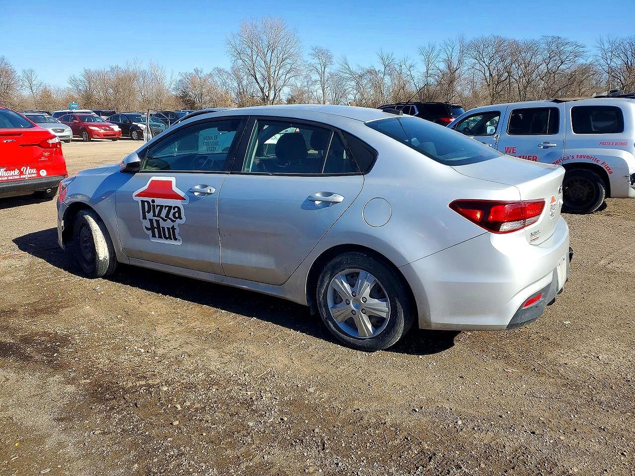 2019 KIA RIO, VIN 3KPA24AB6KE220839 — Photo 2