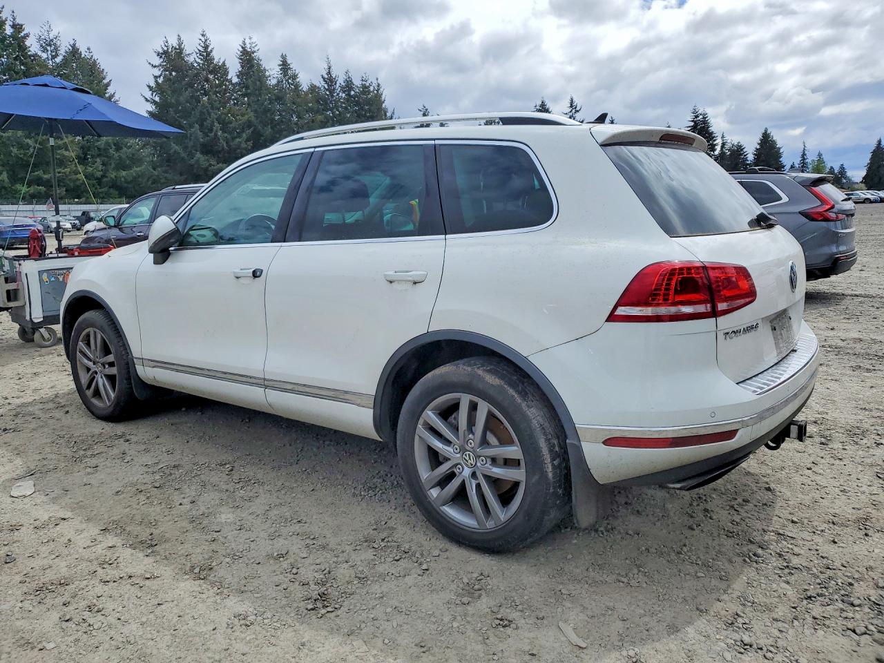 2016 VOLKSWAGEN TOUAREG, VIN WVGEF9BP9GD010835 — Photo 2