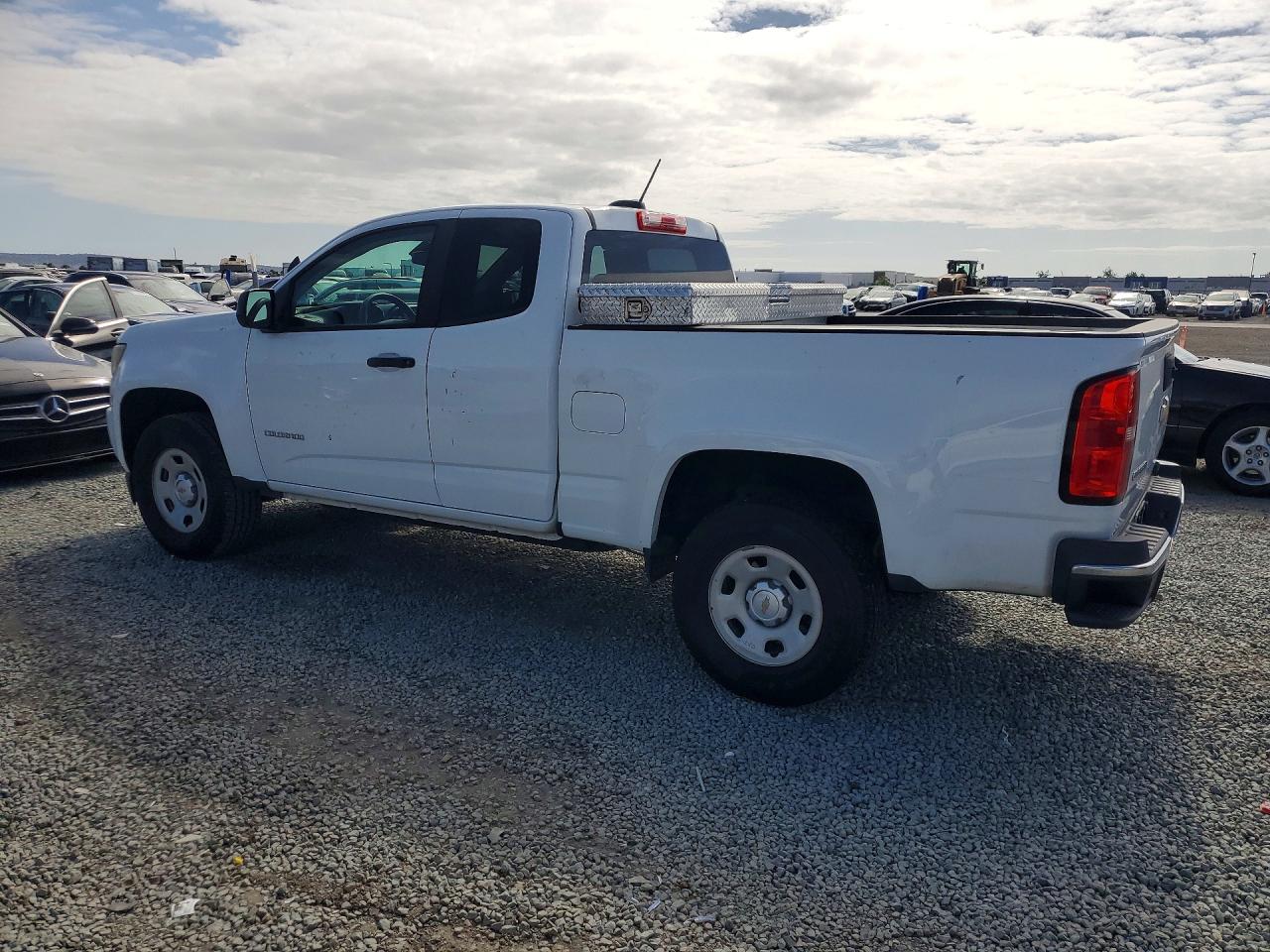 2017 CHEVROLET COLORADO, VIN 1GCHSBEA6H1241755 — Photo 2