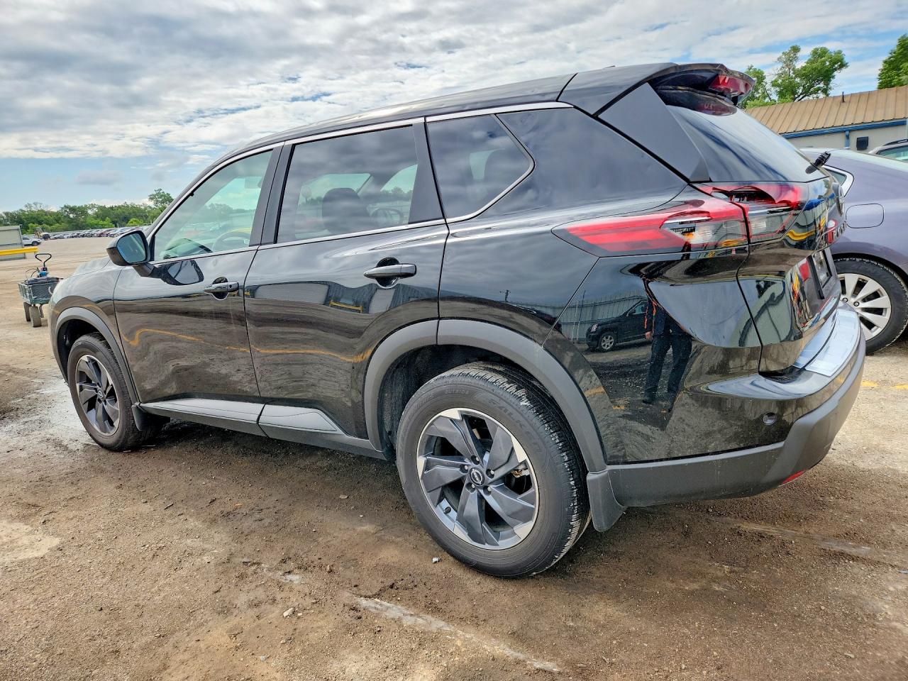 2025 NISSAN ROGUE, VIN 5N1BT3BA5SC853255 — Photo 2