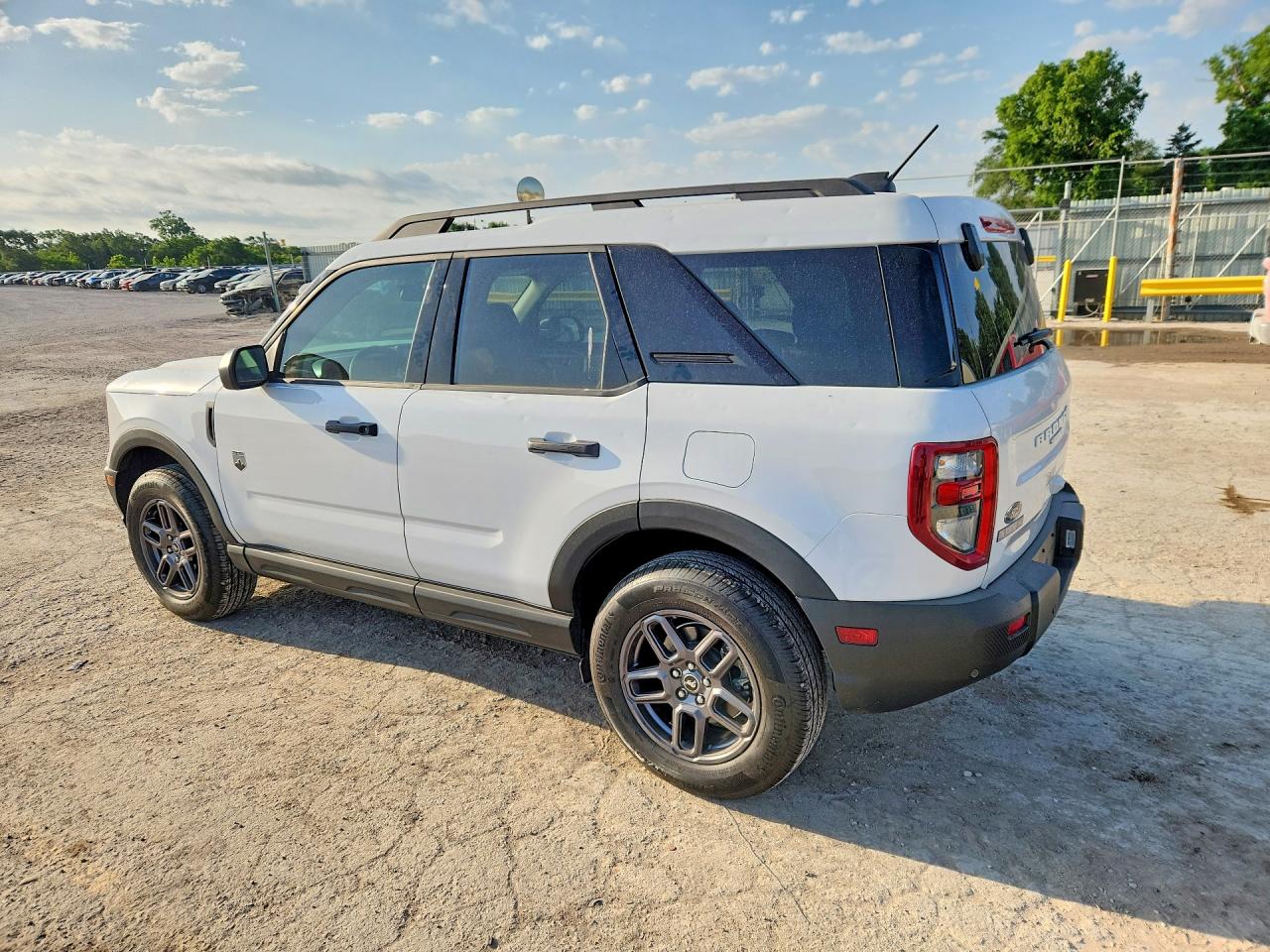 2025 FORD BRONCO SPORT, VIN 3FMCR9BN0SRE09162 — Photo 2