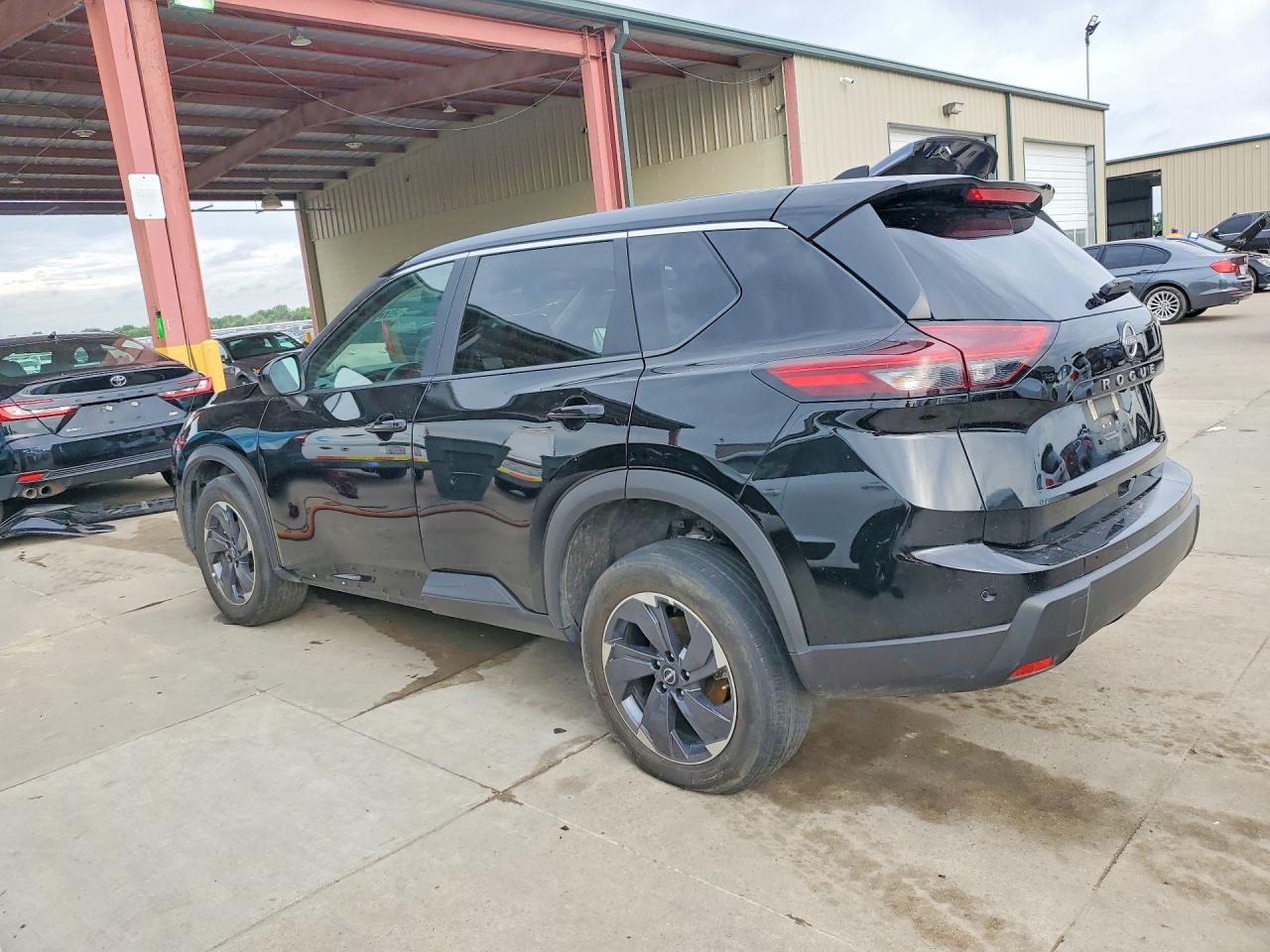 2025 NISSAN ROGUE, VIN 5N1BT3BA3SC806323 — Photo 2