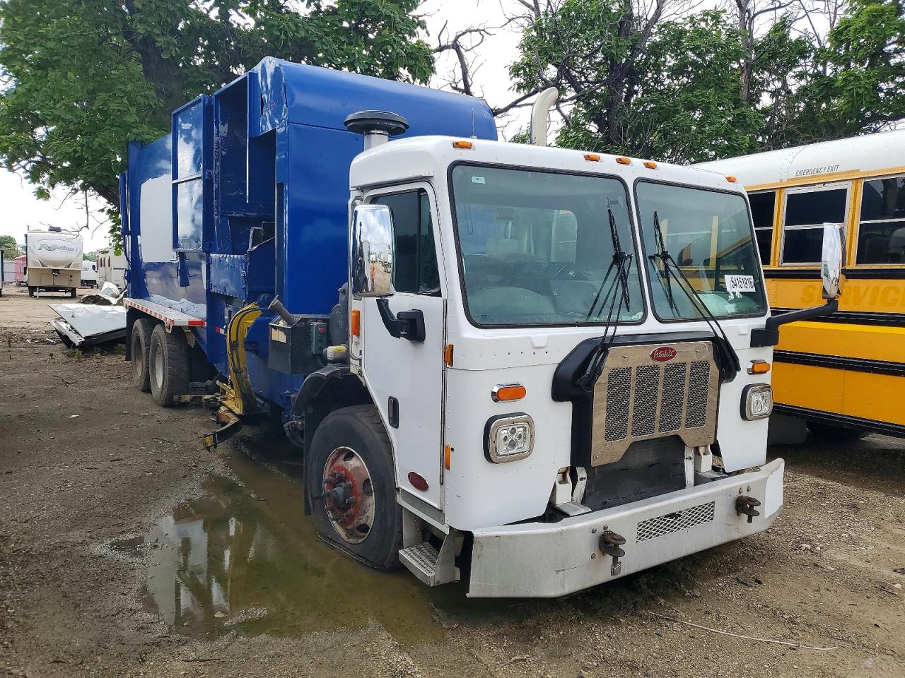 2019 PETERBILT 520 — VIN 3BPDLJ0X5KF104077 — Copart photograph
