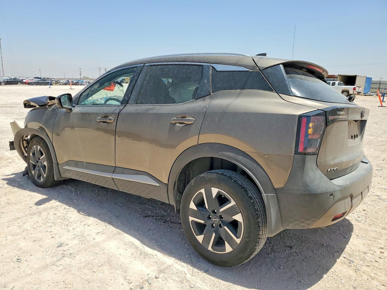 2025 NISSAN KICKS, VIN 3N8AP6CB1SL442652 — Photo 2