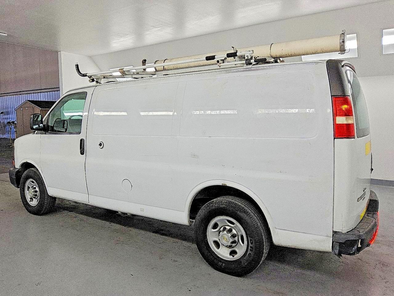 2013 CHEVROLET EXPRESS G2500, VIN 1GCWGECB5D1902245 — Photo 2