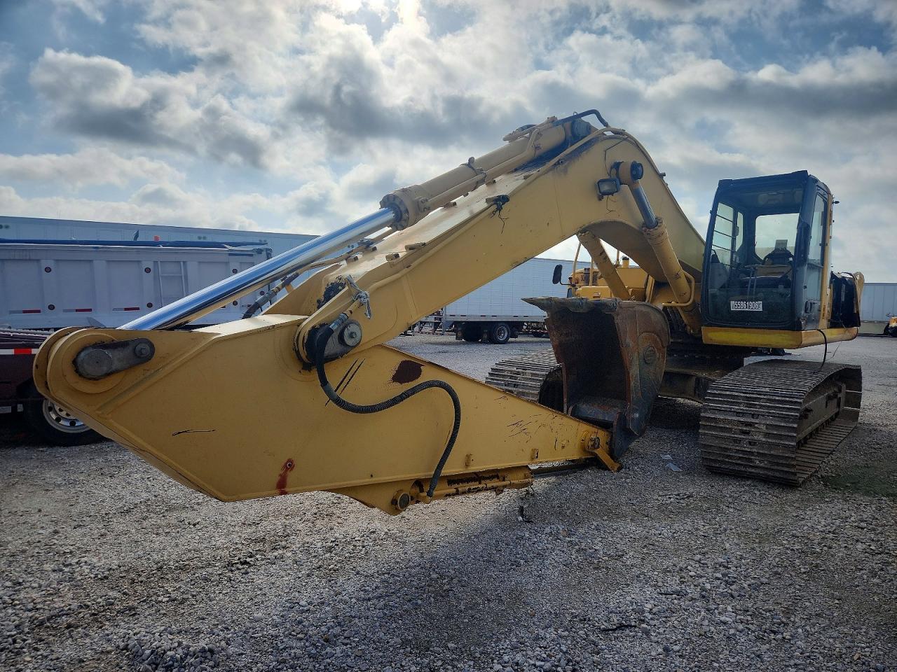 2005 JOHN DEERE 330, VIN FF330CX804564 — Photo 2