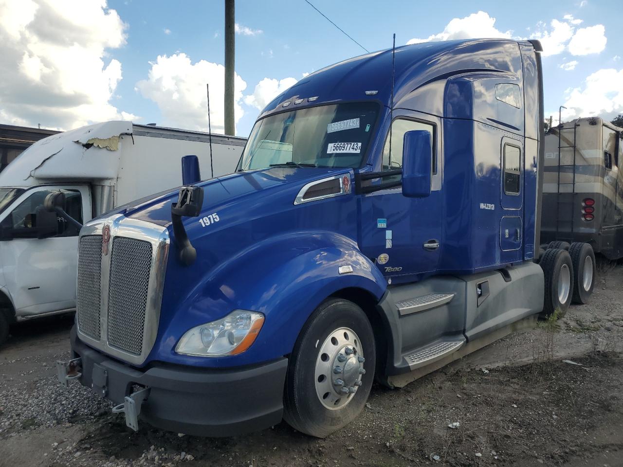 2019 KENWORTH T680, VIN 1XKYDP9X0KJ239128 — Photo 2
