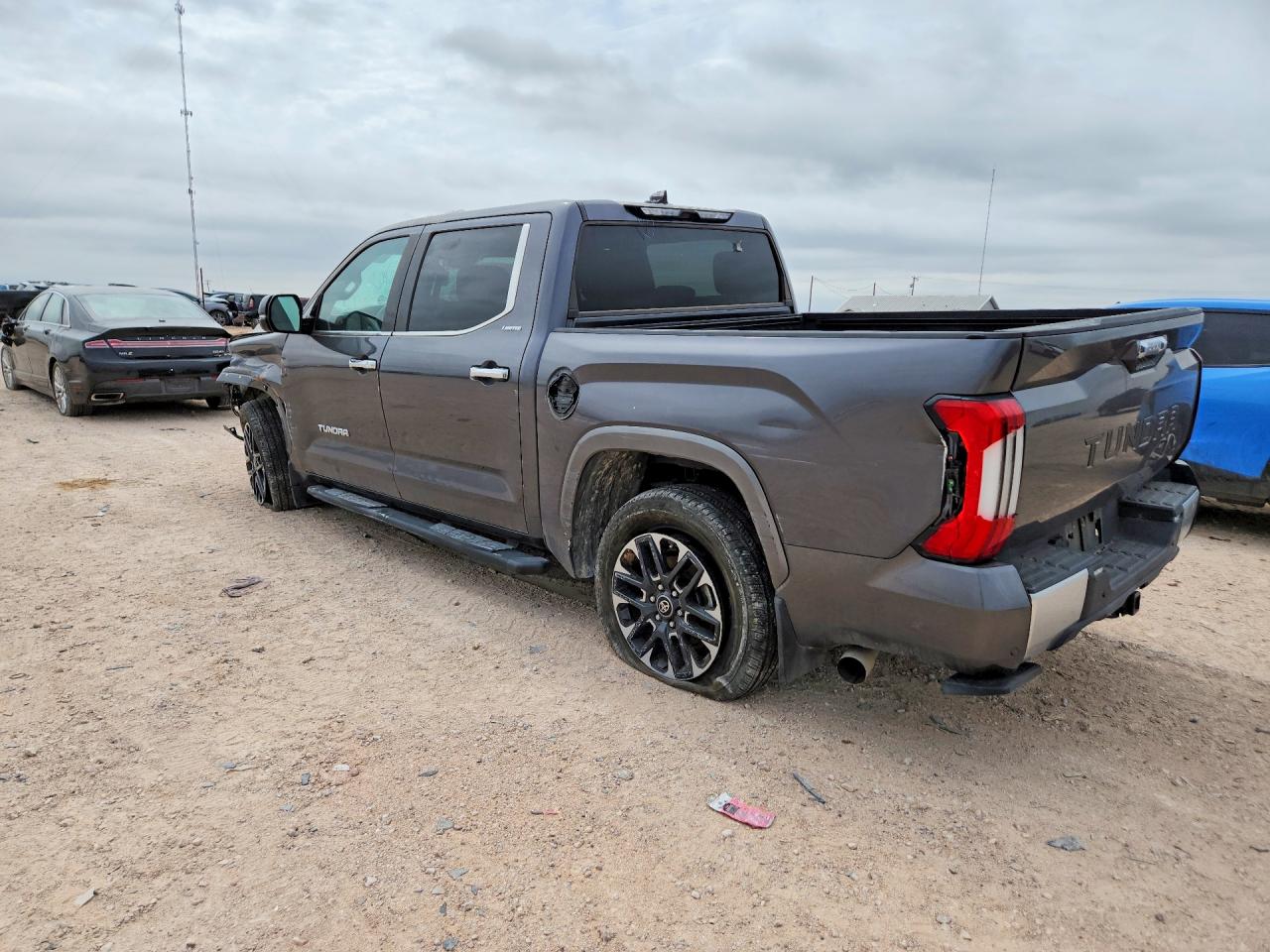 2025 TOYOTA TUNDRA, VIN 5TF1A5AB6SX047431 — Photo 2