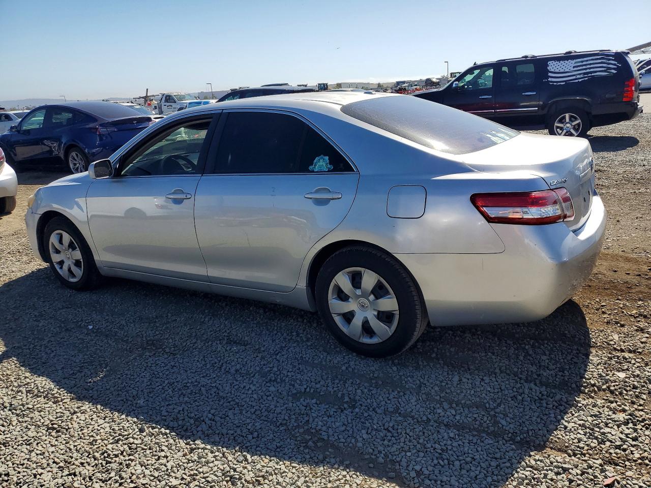 2011 TOYOTA CAMRY, VIN 4T4BF3EK2BR172594 — Photo 2