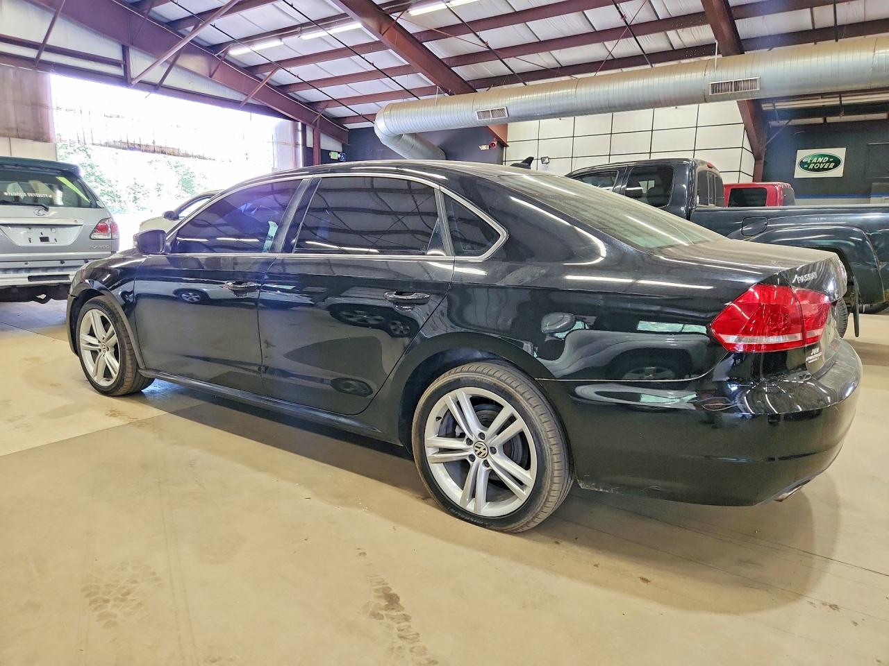 2014 VOLKSWAGEN PASSAT, VIN 1VWBN7A33EC058490 — Photo 2