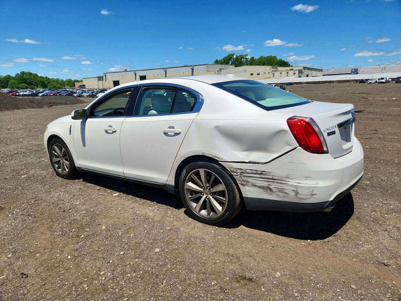 2011 LINCOLN MKS, VIN 1LNHL9FT8BG606684 — Photo 2