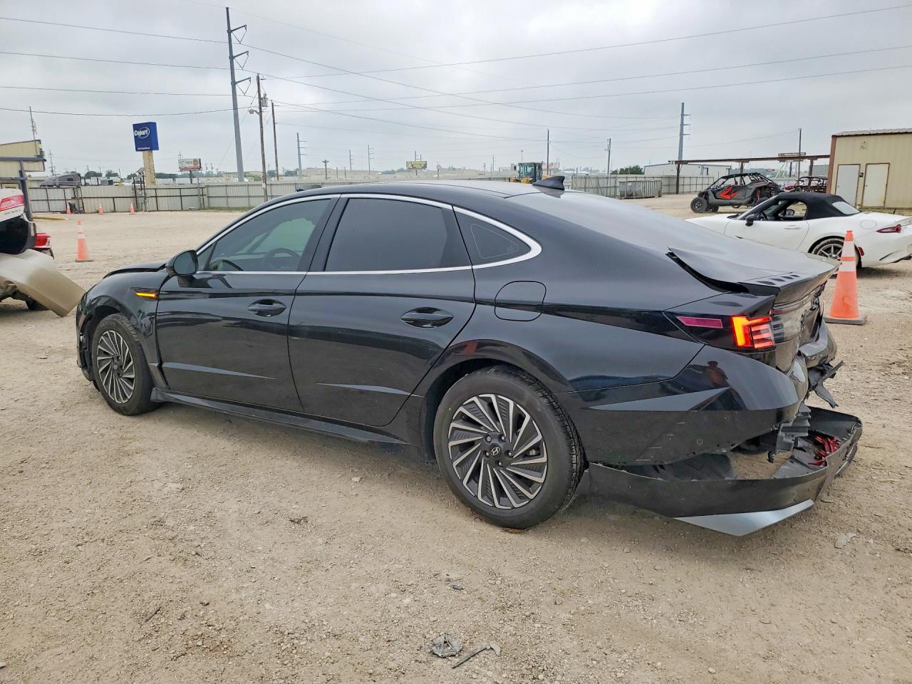 2025 HYUNDAI SONATA HYBRID, VIN KMHL54JJXSA112651 — Photo 2