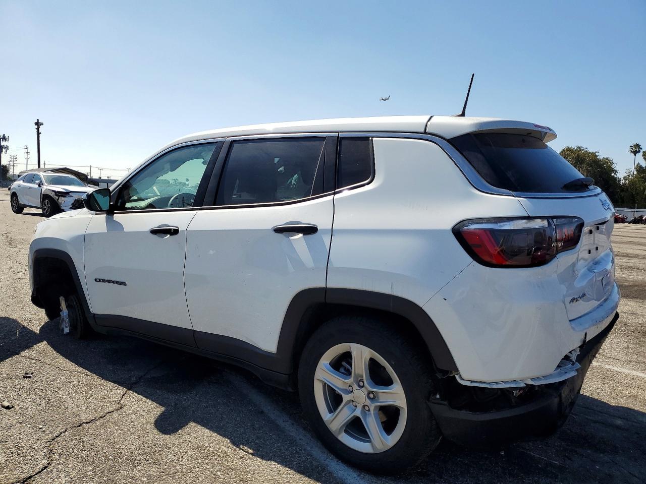 2023 JEEP COMPASS, VIN 3C4NJDAN8PT574833 — Photo 2