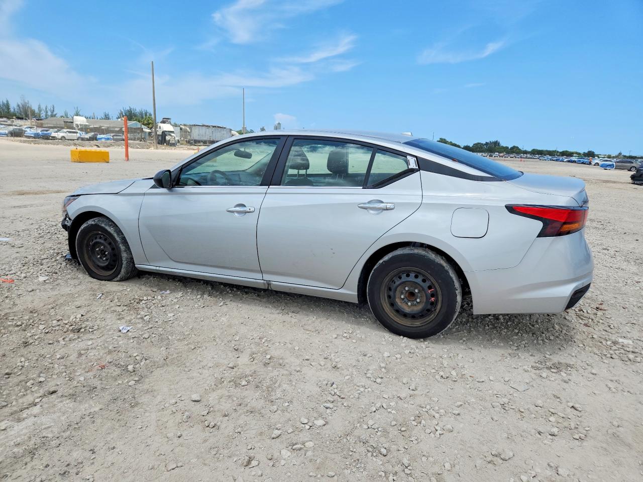 2025 NISSAN ALTIMA, VIN 1N4BL4DV3SN422787 — Photo 2