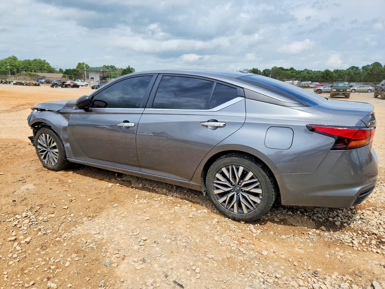 2025 NISSAN ALTIMA, VIN 1N4BL4DV7SN318898 — Photo 2