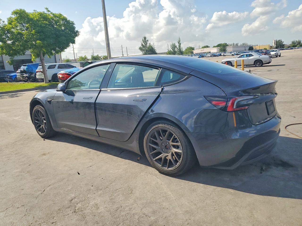 2025 TESLA MODEL 3, VIN 5YJ3E1EA6SF973832 — Photo 2