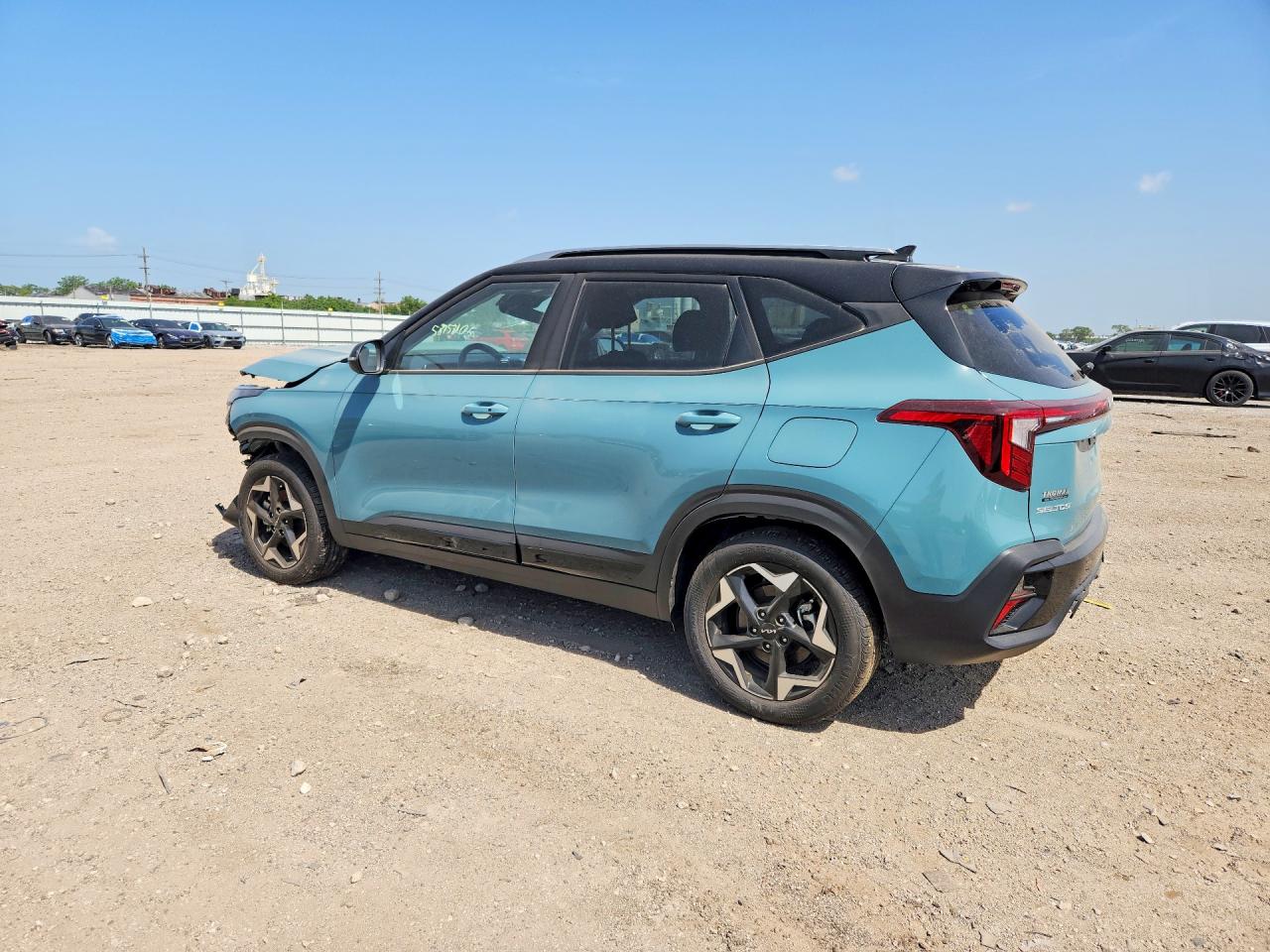 2025 KIA SELTOS, VIN KNDEUCAA1S7706777 — Photo 2