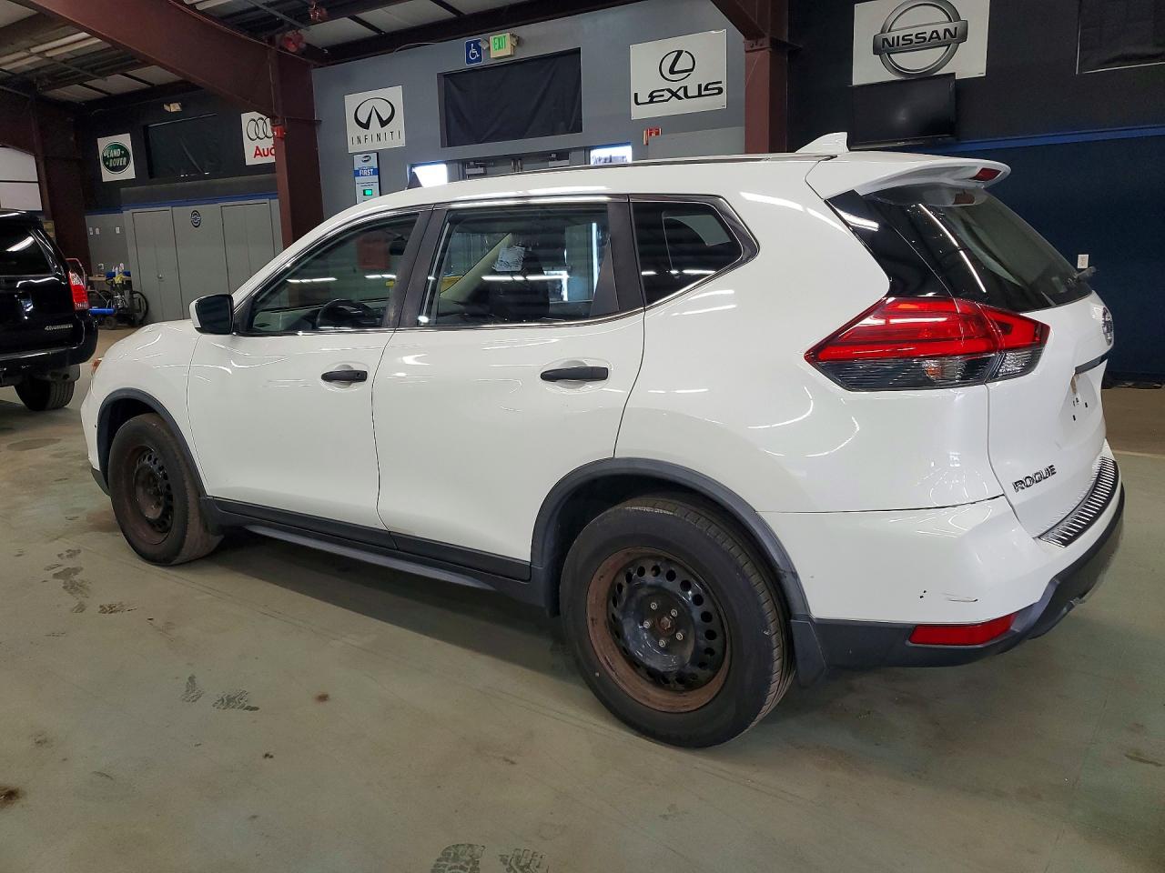 2017 NISSAN ROGUE, VIN JN8AT2MV3HW014923 — Photo 2