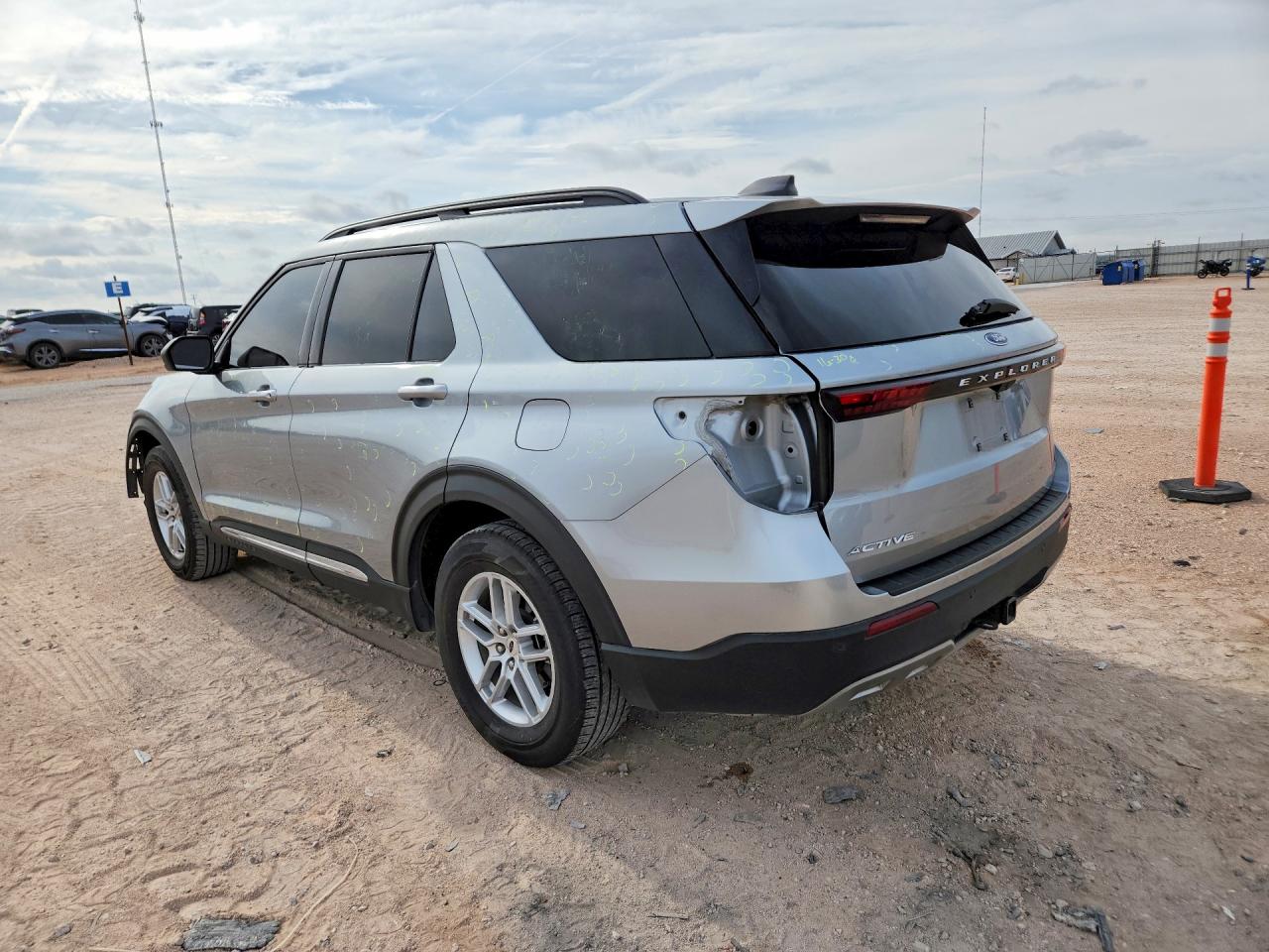 2025 FORD EXPLORER, VIN 1FMUK7DH8SGA67567 — Photo 2