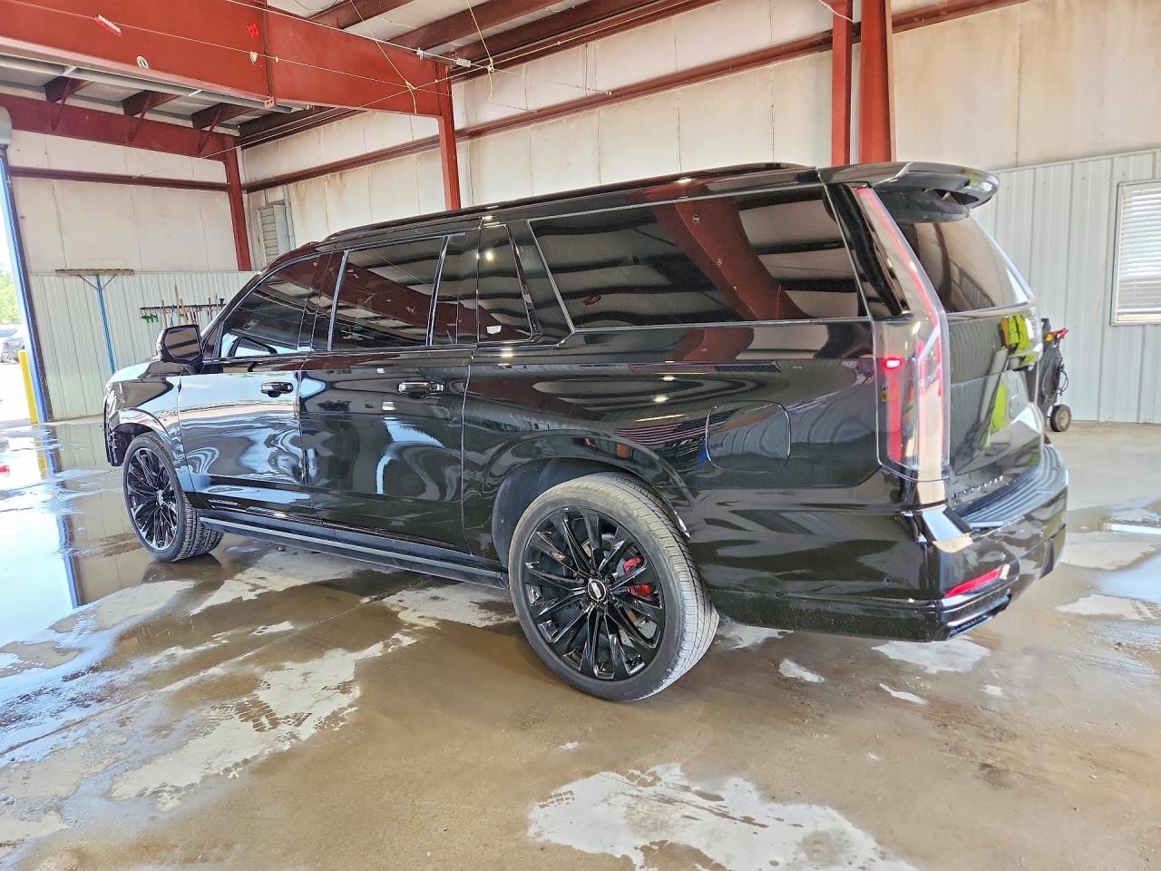 2025 CADILLAC ESCALADE, VIN 1GYS9RRL4SR331561 — Photo 2