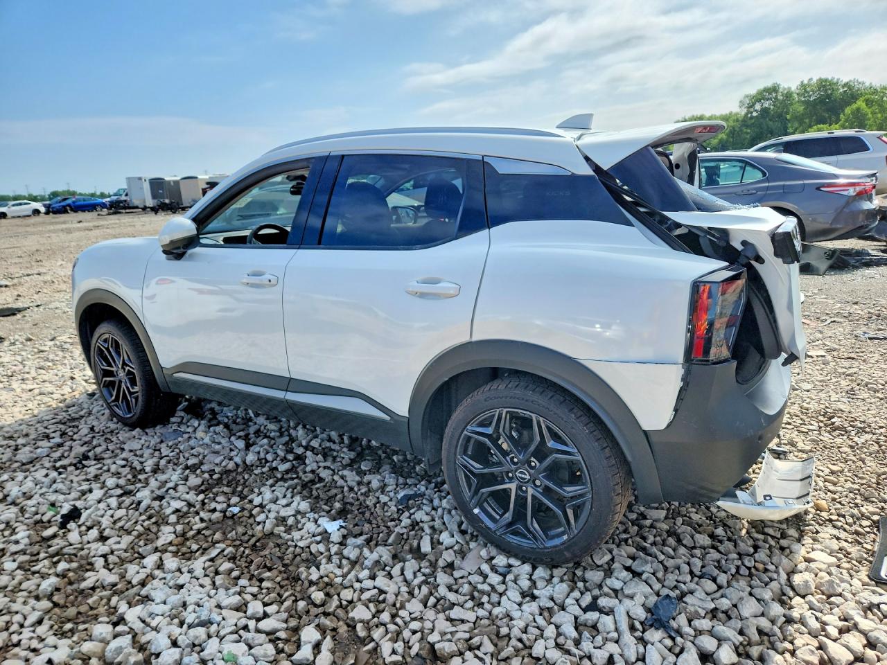 2025 NISSAN KICKS, VIN 3N8AP6DD9SL395595 — Photo 2