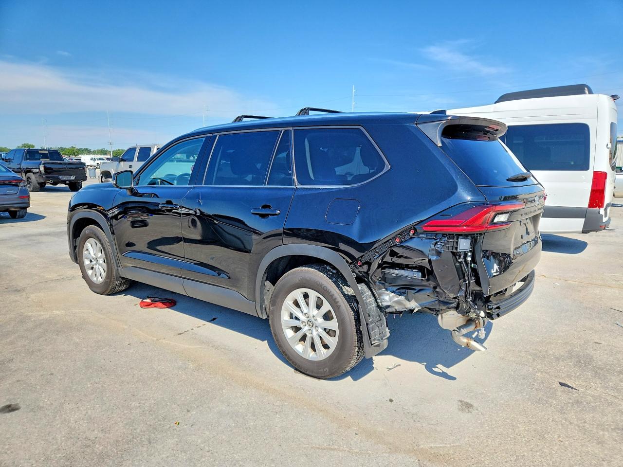2025 TOYOTA GRAND HIGHLANDER, VIN 5TDAAAA57SS035023 — Photo 2