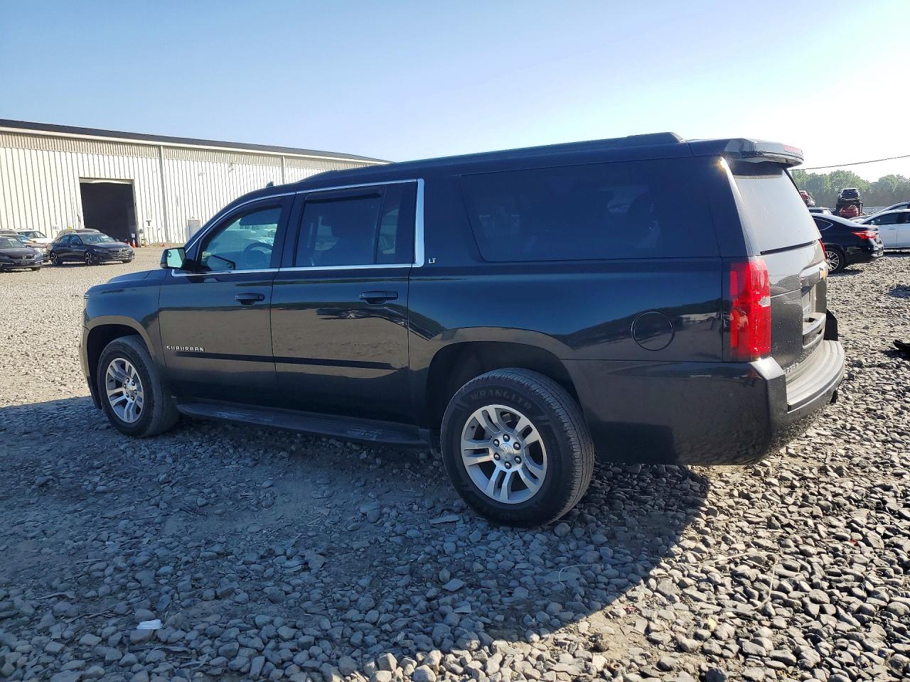 2020 CHEVROLET SUBURBAN, VIN 1GNSKHKC2LR121757 — Photo 2