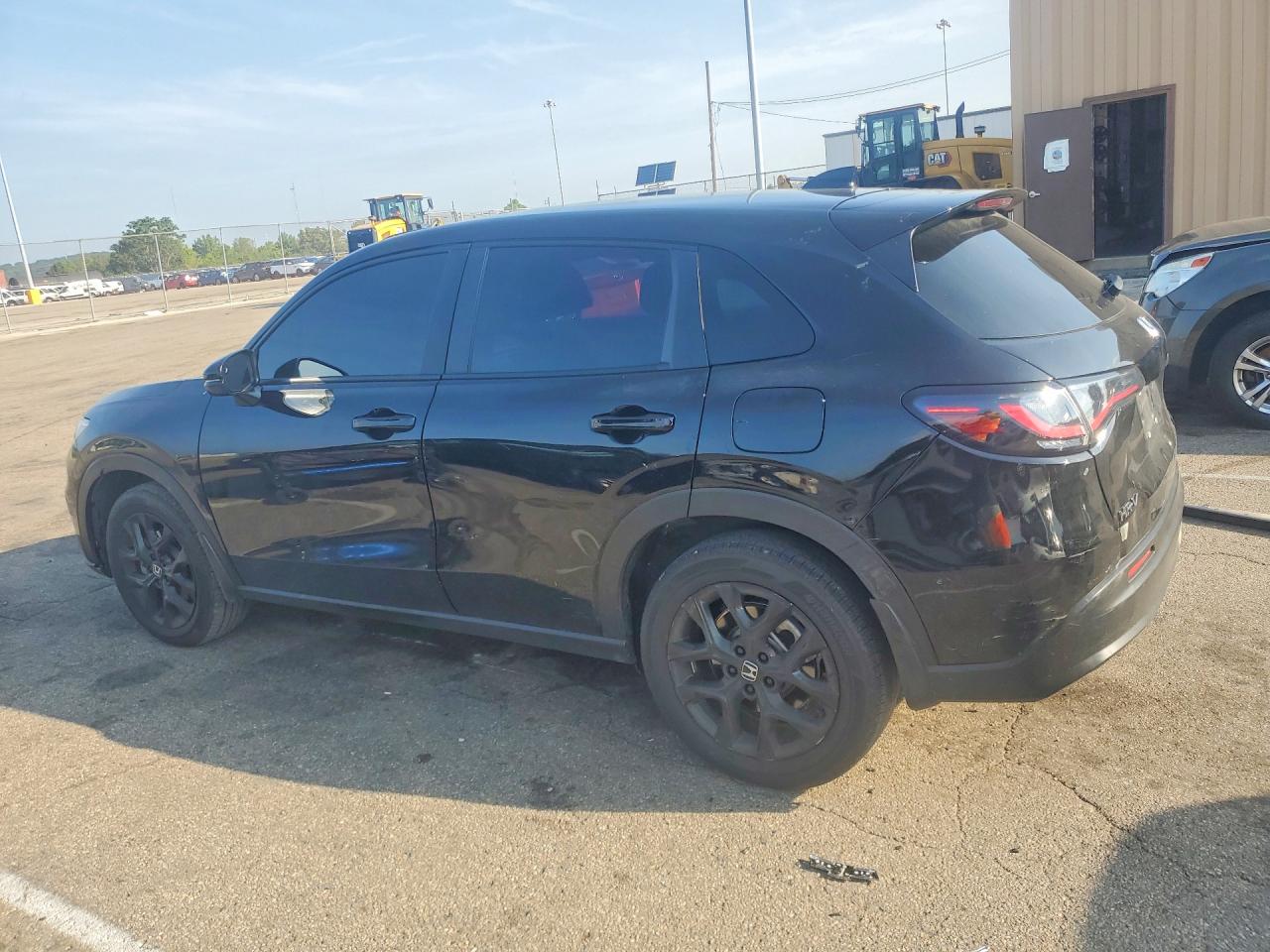 2025 HONDA HR-V, VIN 3CZRZ1H56SM757403 — Photo 2