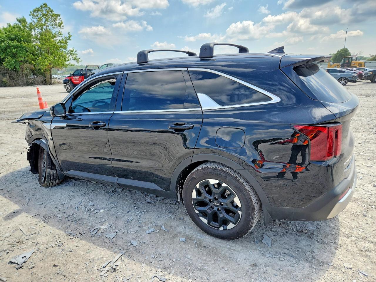 2025 KIA SORENTO, VIN 5XYRL4JC9SG406905 — Photo 2