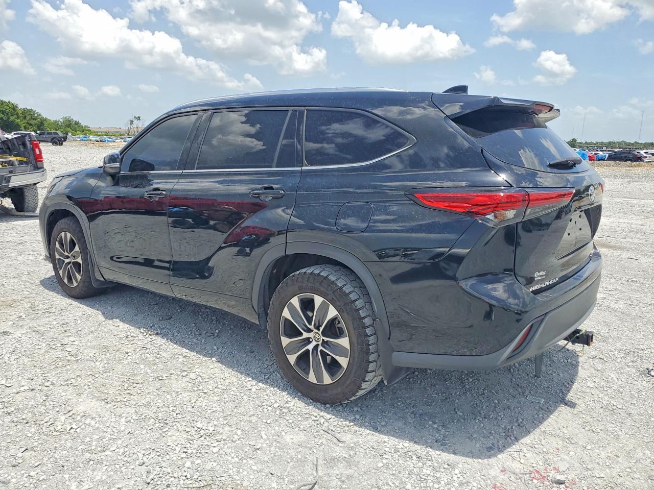 2021 TOYOTA HIGHLANDER, VIN 5TDHZRBH5MS543296 — Photo 2