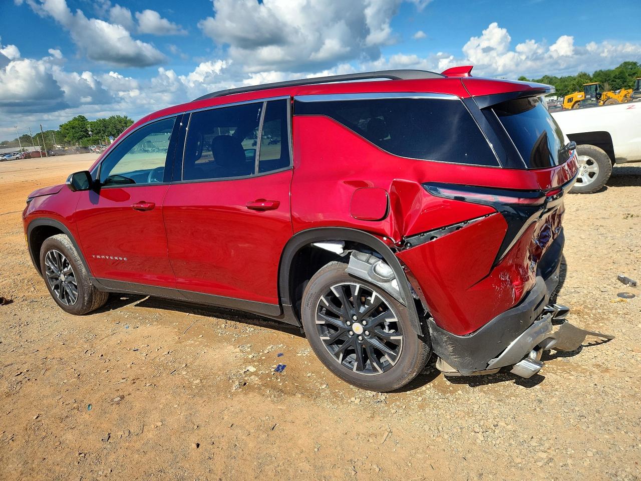 2025 CHEVROLET TRAVERSE, VIN 1GNERGRS4SJ118842 — Photo 2