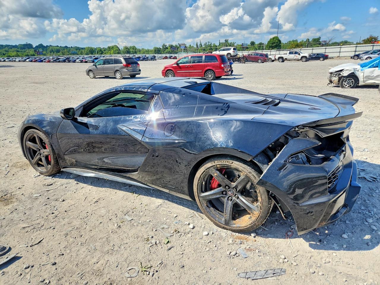 2025 CHEVROLET CORVETTE, VIN 1G1YF3D34S5607587 — Photo 2