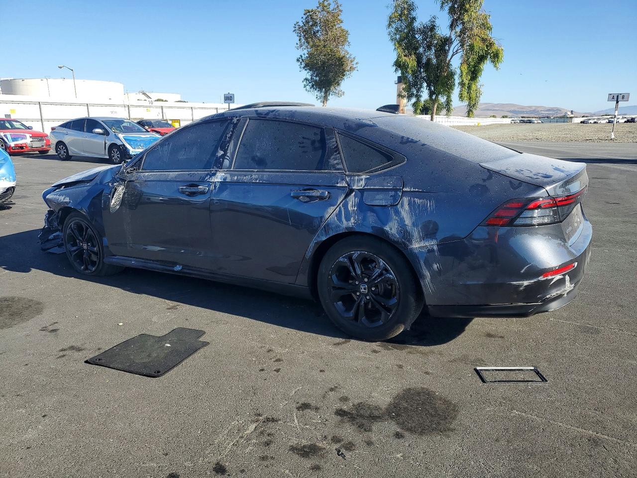 2025 HONDA ACCORD, VIN 1HGCY1F4XSA074062 — Photo 2