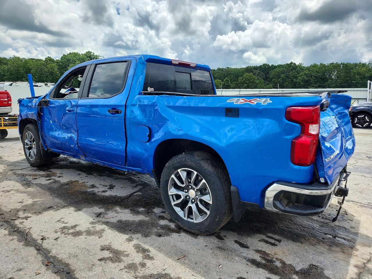 2025 CHEVROLET SILVERADO, VIN 3GCUKDE84SG206065 — Photo 2