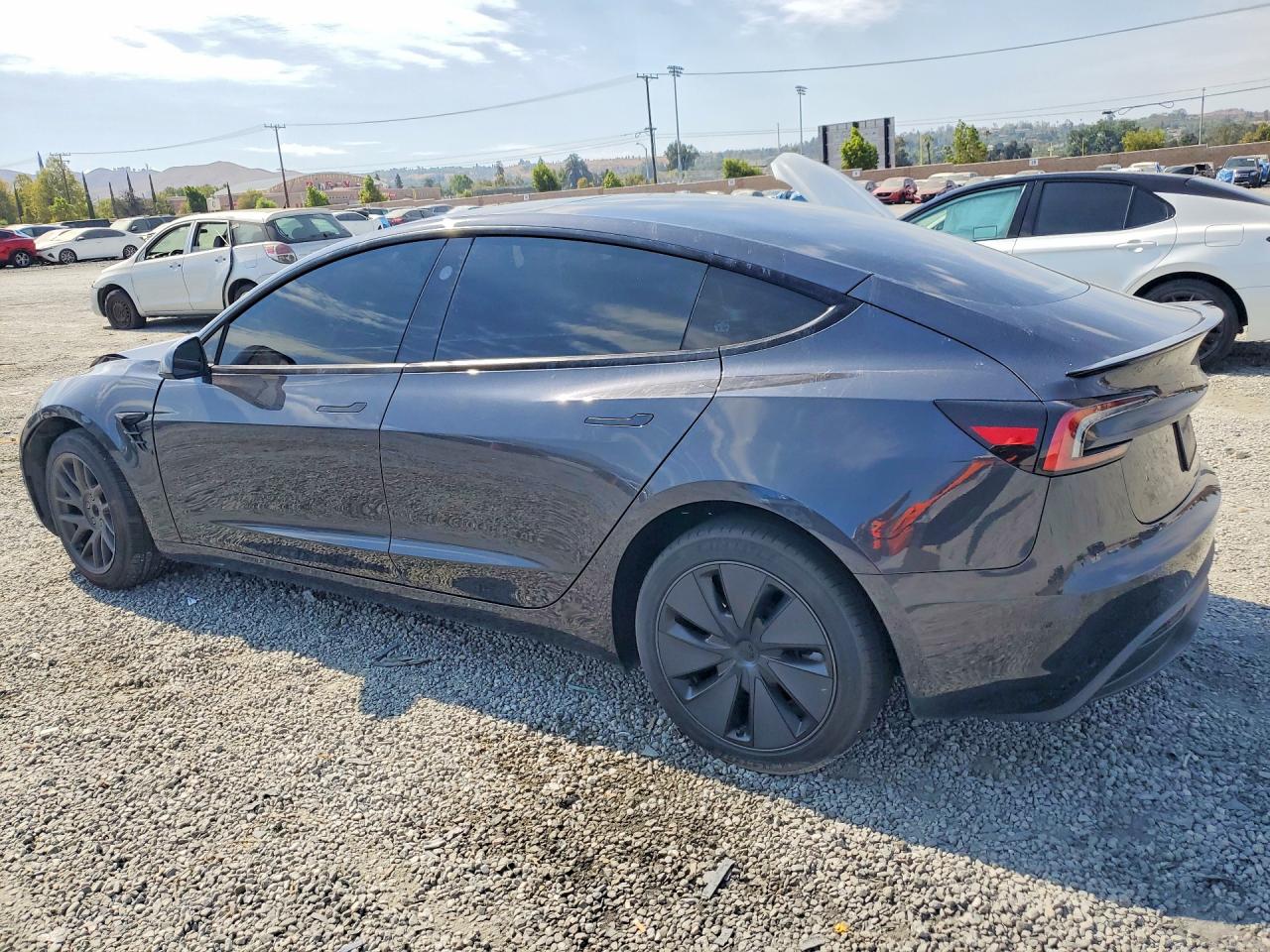2025 TESLA MODEL 3, VIN 5YJ3E1EAXSF877962 — Photo 2