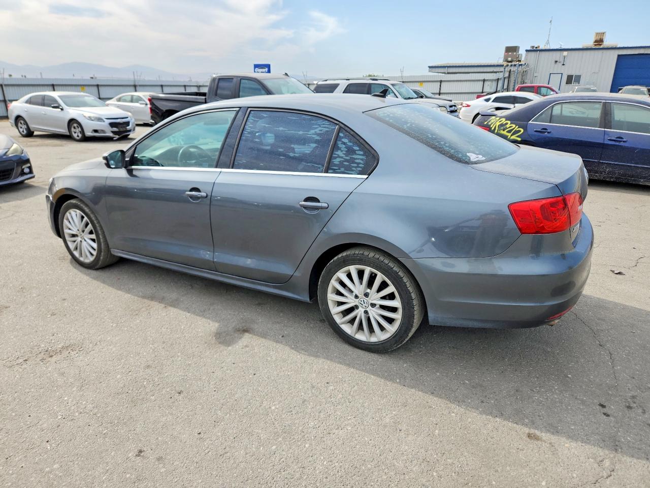 2013 VOLKSWAGEN JETTA, VIN 3VWLL7AJ1DM405286 — Photo 2