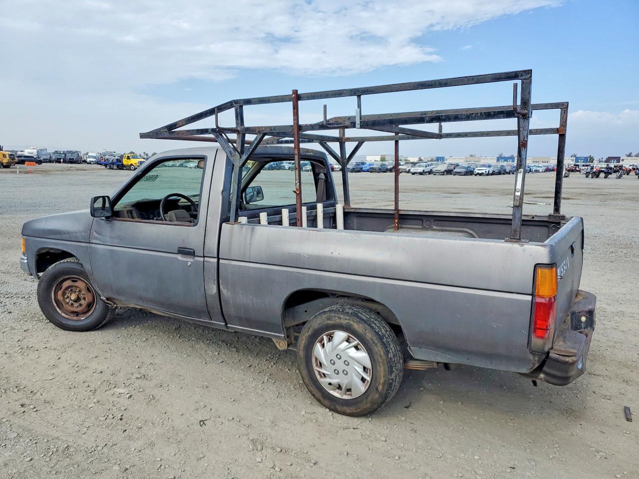 1992 NISSAN TRUCK, VIN 1N6SD11S3NC356819 — Photo 2