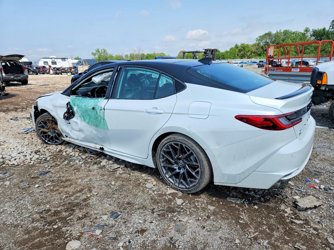2025 TOYOTA CAMRY, VIN 4T1DBADK2SU009609 — Photo 2