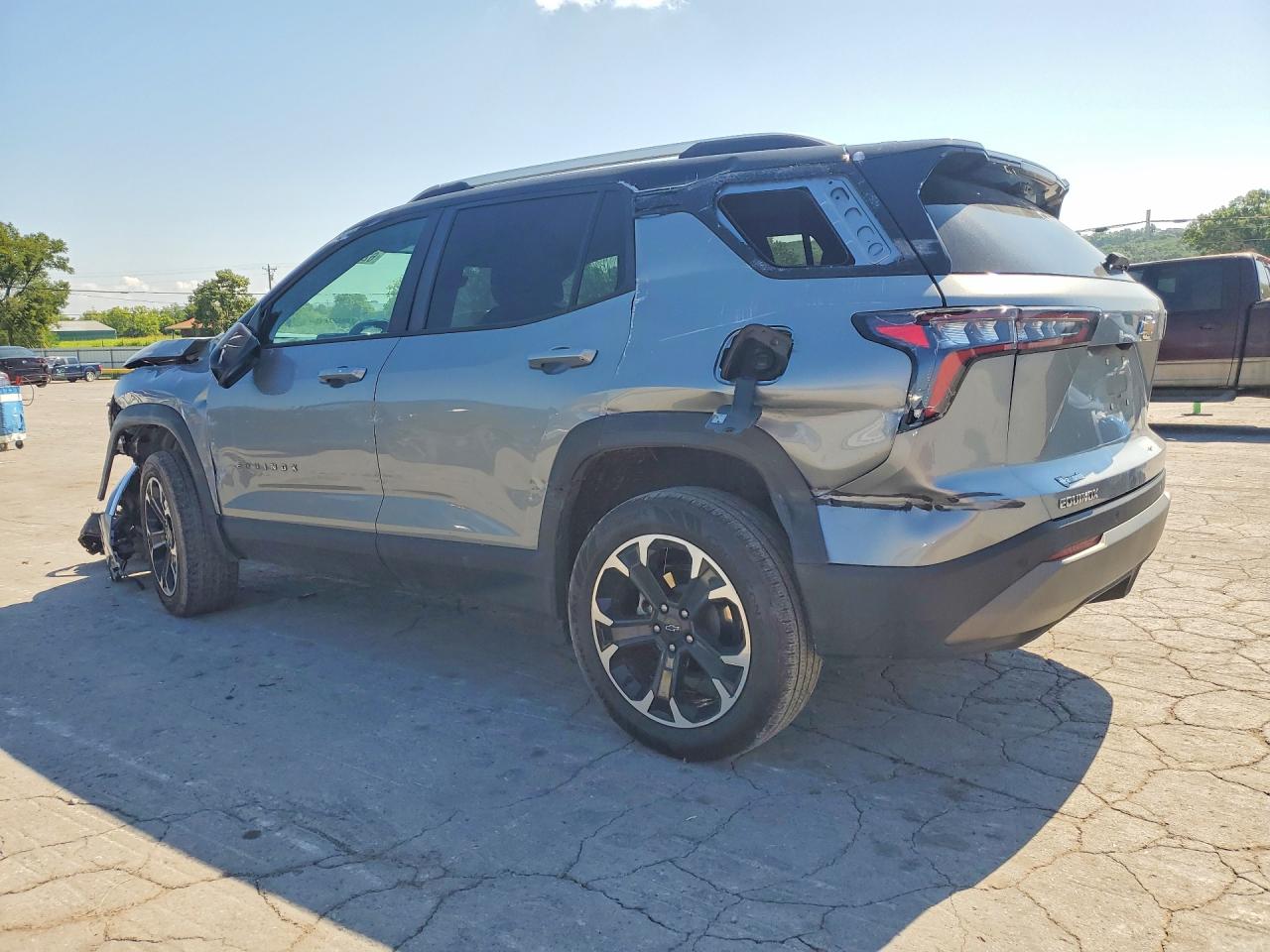 2025 CHEVROLET EQUINOX, VIN 3GNAXHEG3SL128492 — Photo 2