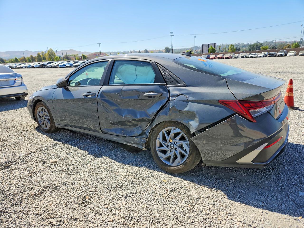 2025 HYUNDAI ELANTRA HYBRID, VIN KMHLM4DJ4SU167190 — Photo 2