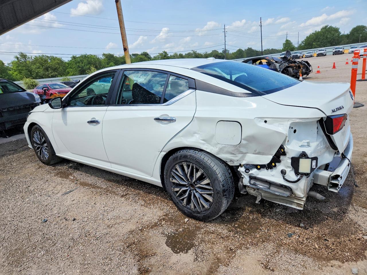 2025 NISSAN ALTIMA, VIN 1N4BL4DV3SN317165 — Photo 2