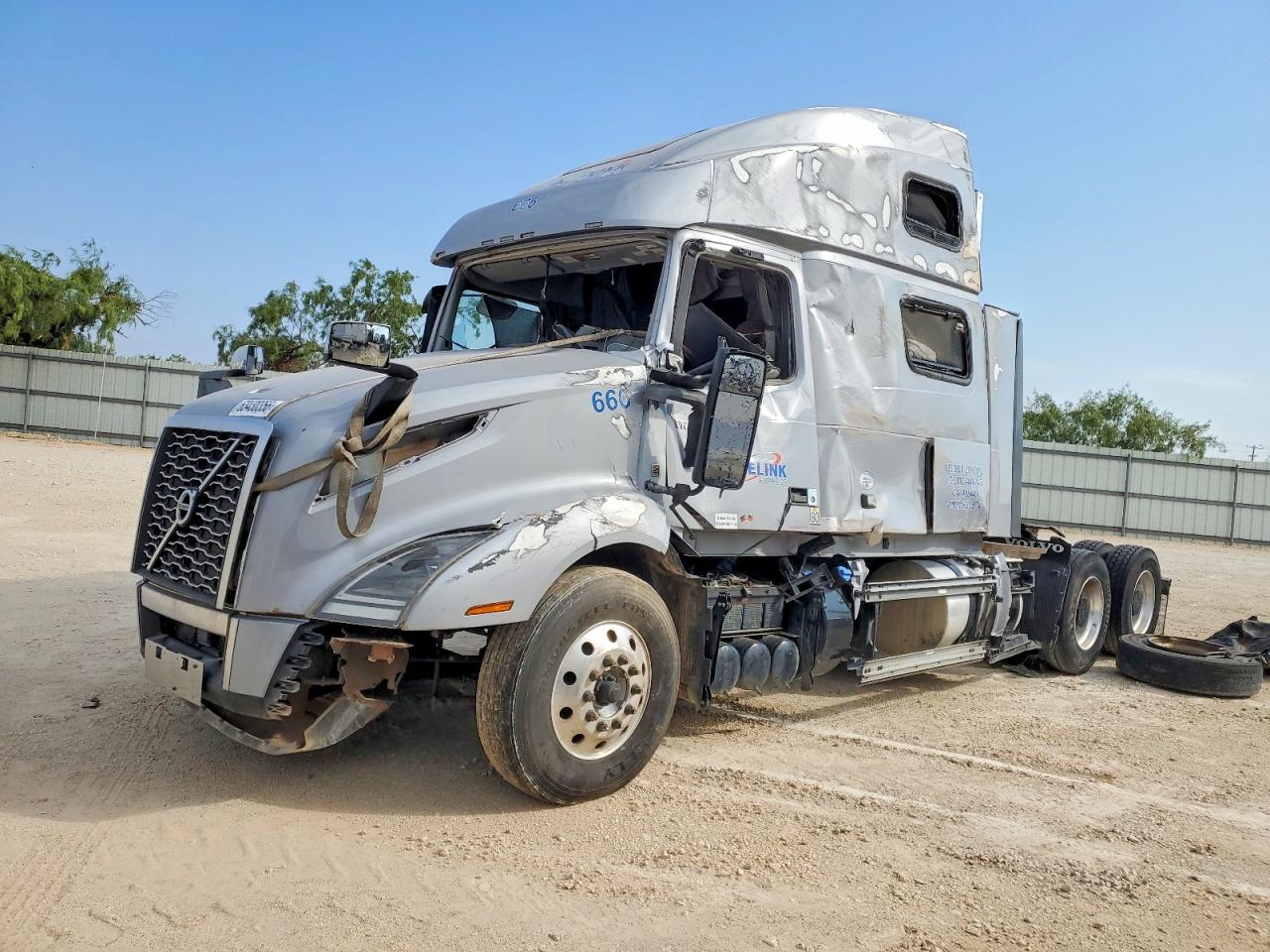 2022 VOLVO VN, VIN 4V4NC9EH8NN288574 — Photo 2