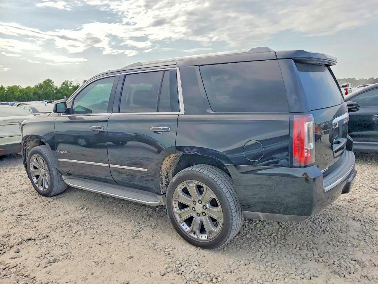 2015 GMC YUKON, VIN 1GKS1CKJ9FR176373 — Photo 2
