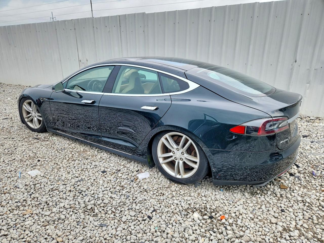 2013 TESLA MODEL S, VIN 5YJSA1CN2DFP05490 — Photo 2