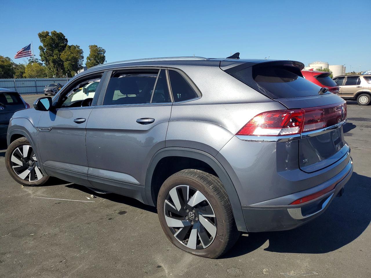 2025 VOLKSWAGEN ATLAS CROSS SPORT, VIN 1V2WE2CA5SC222691 — Photo 2