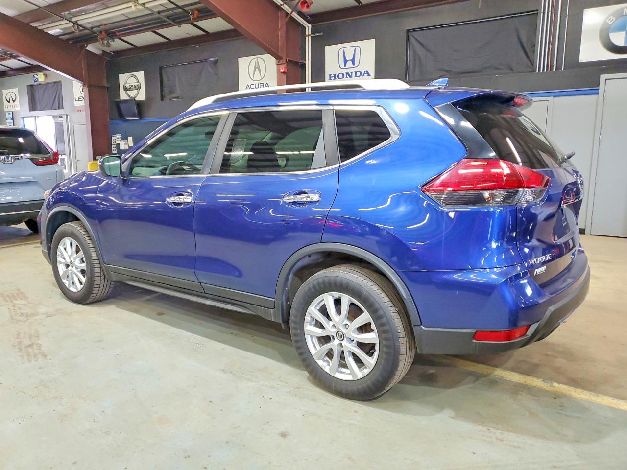2017 NISSAN ROGUE, VIN 5N1AT2MV0HC853405 — Photo 2