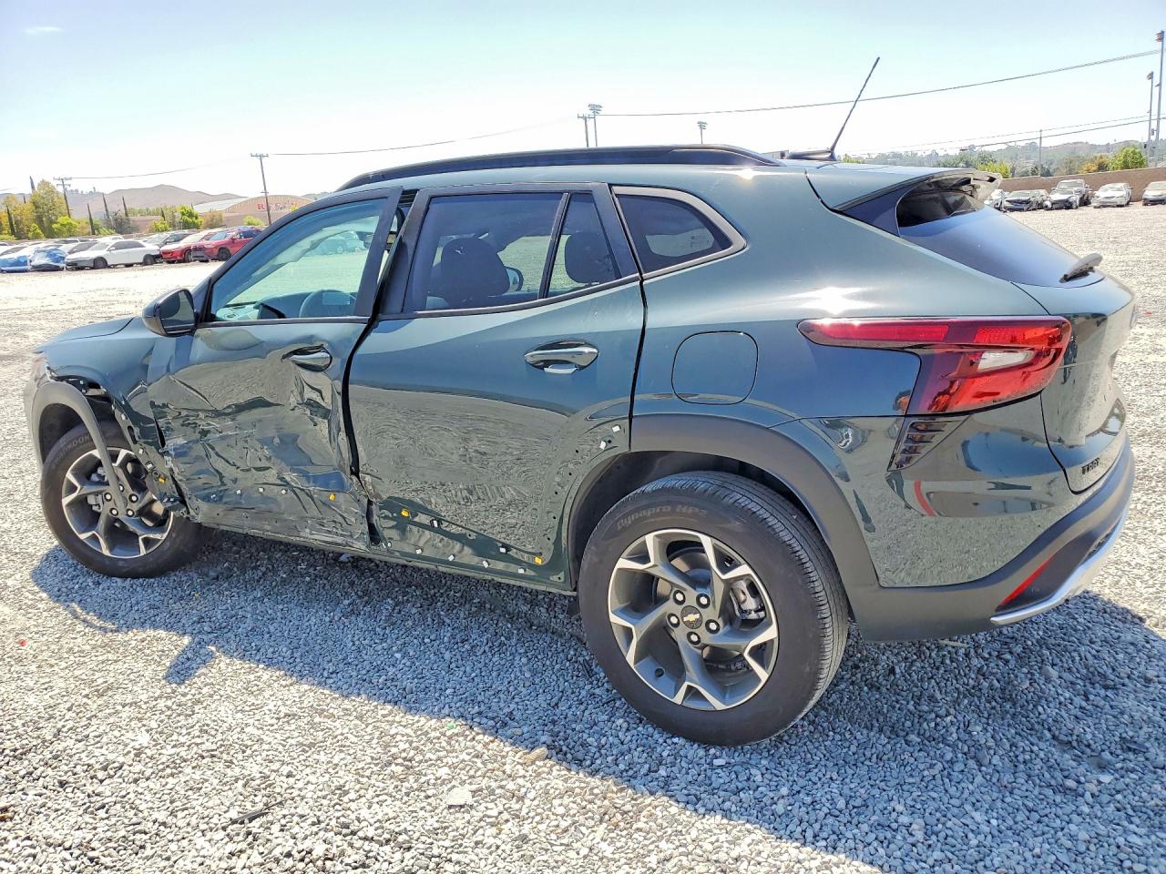 2025 CHEVROLET TRAX, VIN KL77LHEP5SC034234 — Photo 2