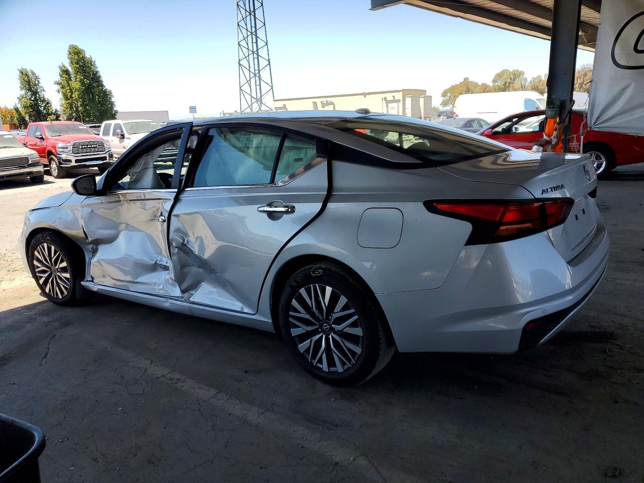 2025 NISSAN ALTIMA, VIN 1N4BL4DV5SN431944 — Photo 2