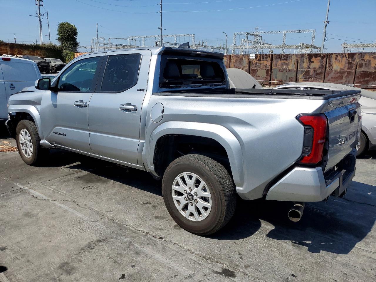 2025 TOYOTA TACOMA, VIN 3TMKB5FN7SM051238 — Photo 2