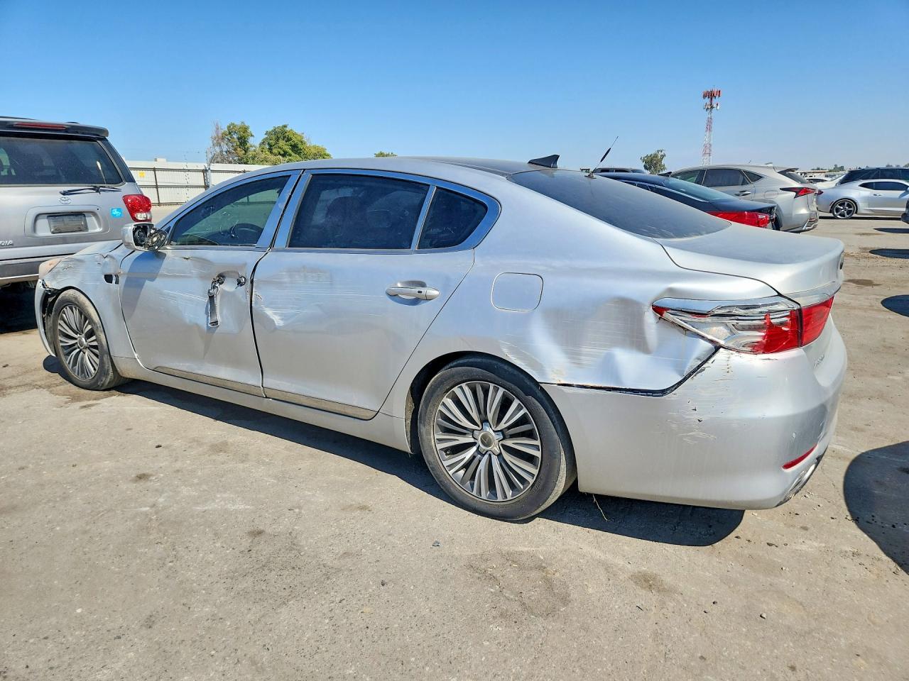 2016 KIA K900, VIN KNALU4D33G6031468 — Photo 2